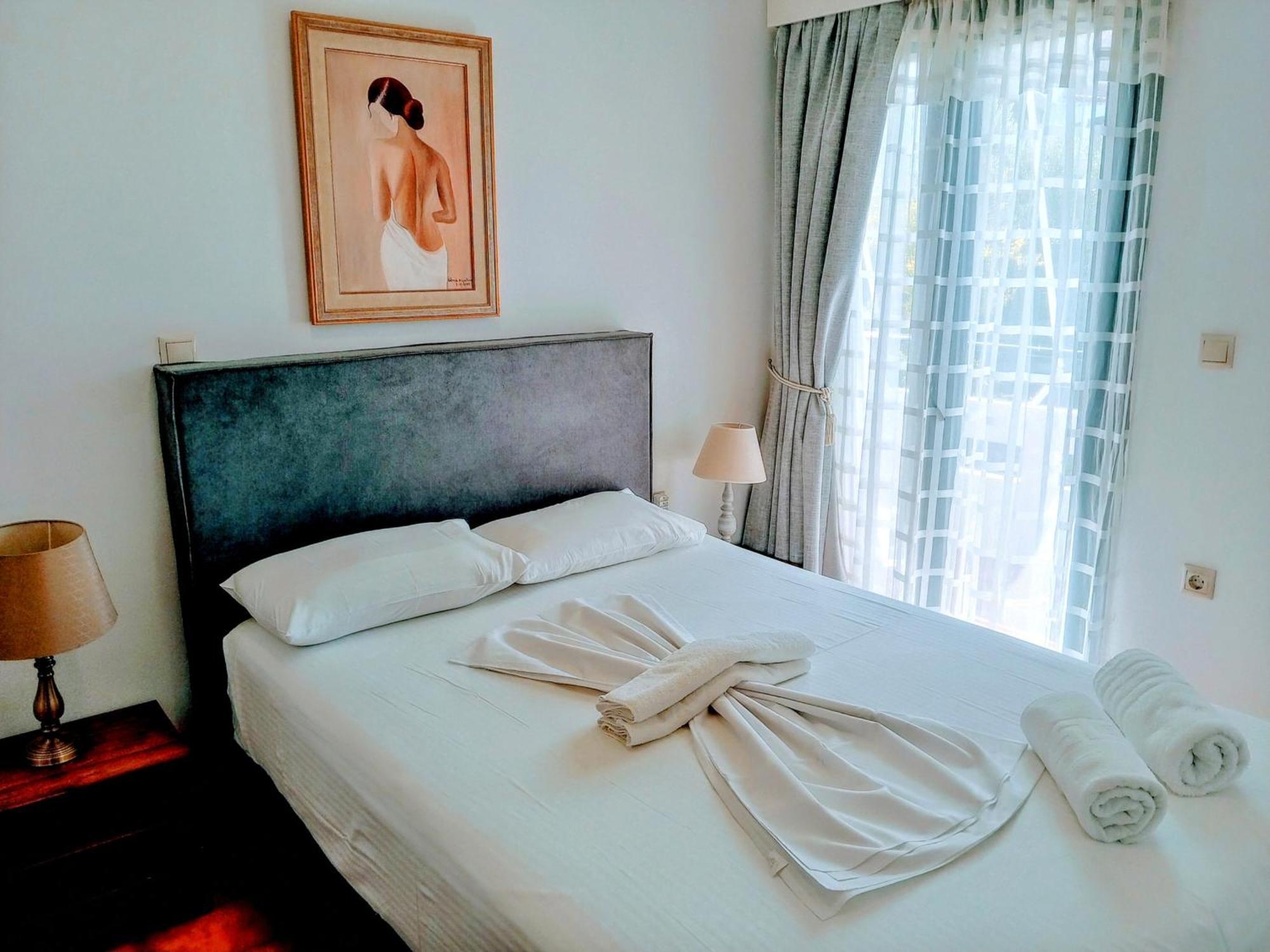 Ostria Kalives Apartment *